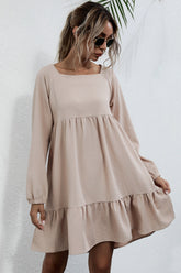 Robe à col carré et nœud dans le dos